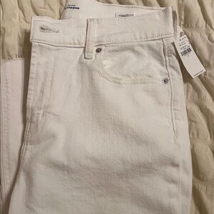NWT. Old Navy White Jeans